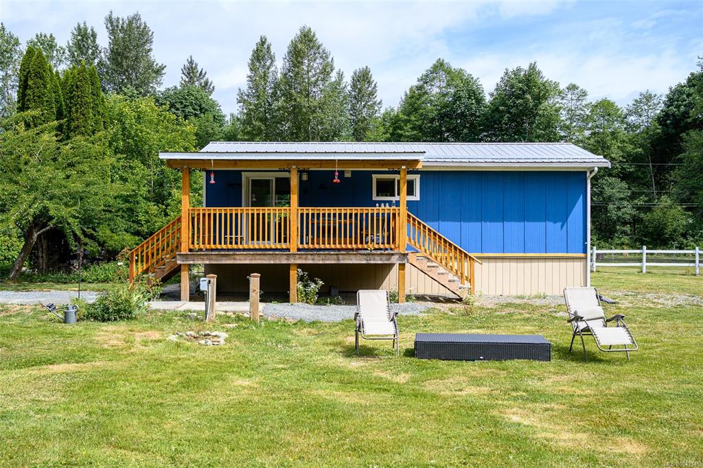 Third View of 429 Community Rd, Sayward, BC, V0P 1R0