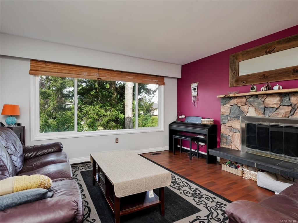 Third View of 3941 Larchwood Dr, Saanich, BC, V8N 5L5