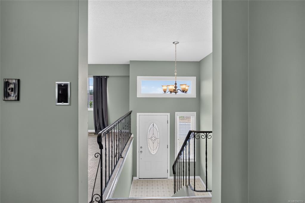 Fifth View of 156 Moss Ave, Parksville, BC, V9P 1L7