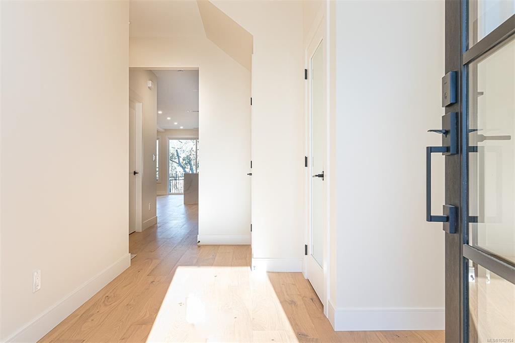 Fifth View of 701 Madrona Pl, Langford, BC, V9B 6C6
