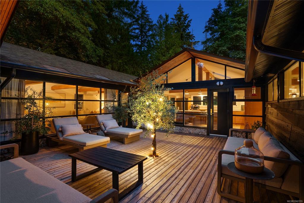 Fifth View of 5715 Old West Saanich Rd, Saanich, BC, V9E 2H2