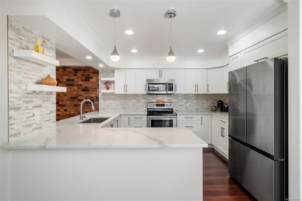 Third View of 4682 Lochside Dr, Saanich, BC, V8Y 2X7