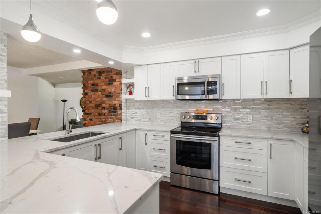 Fourth View of 4682 Lochside Dr, Saanich, BC, V8Y 2X7