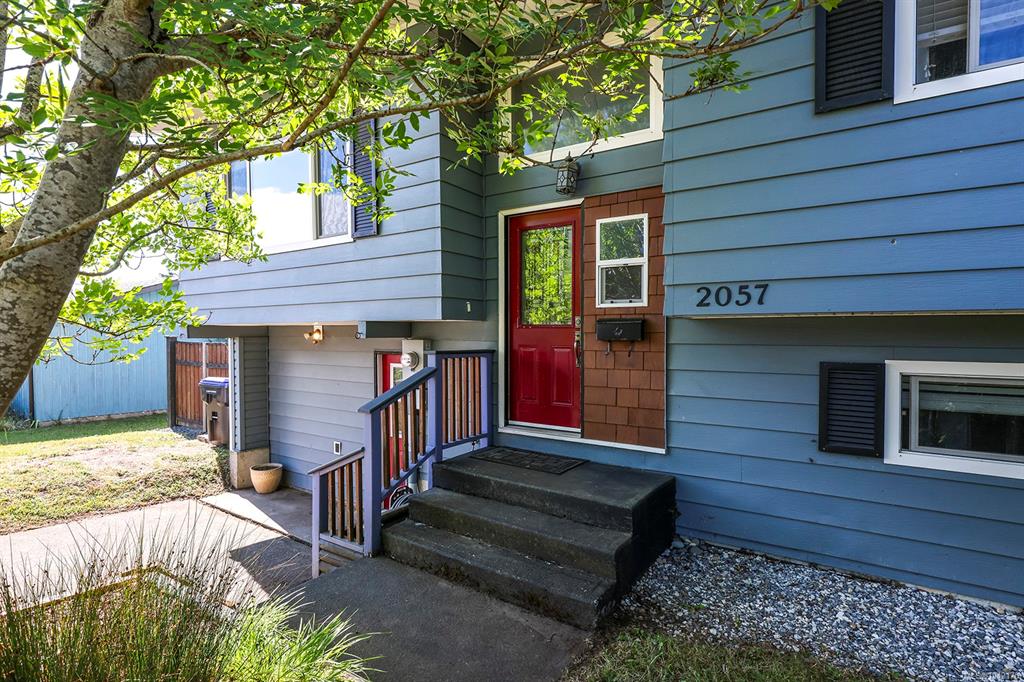 Third View of 2057 Hummingbird Pl, Comox, BC, V9M 2A2