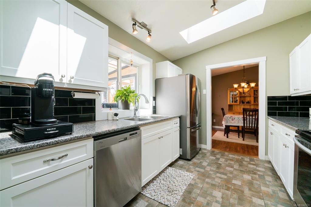 Fifth View of 2446 Divot Dr, Nanaimo, BC, V9T 4B2