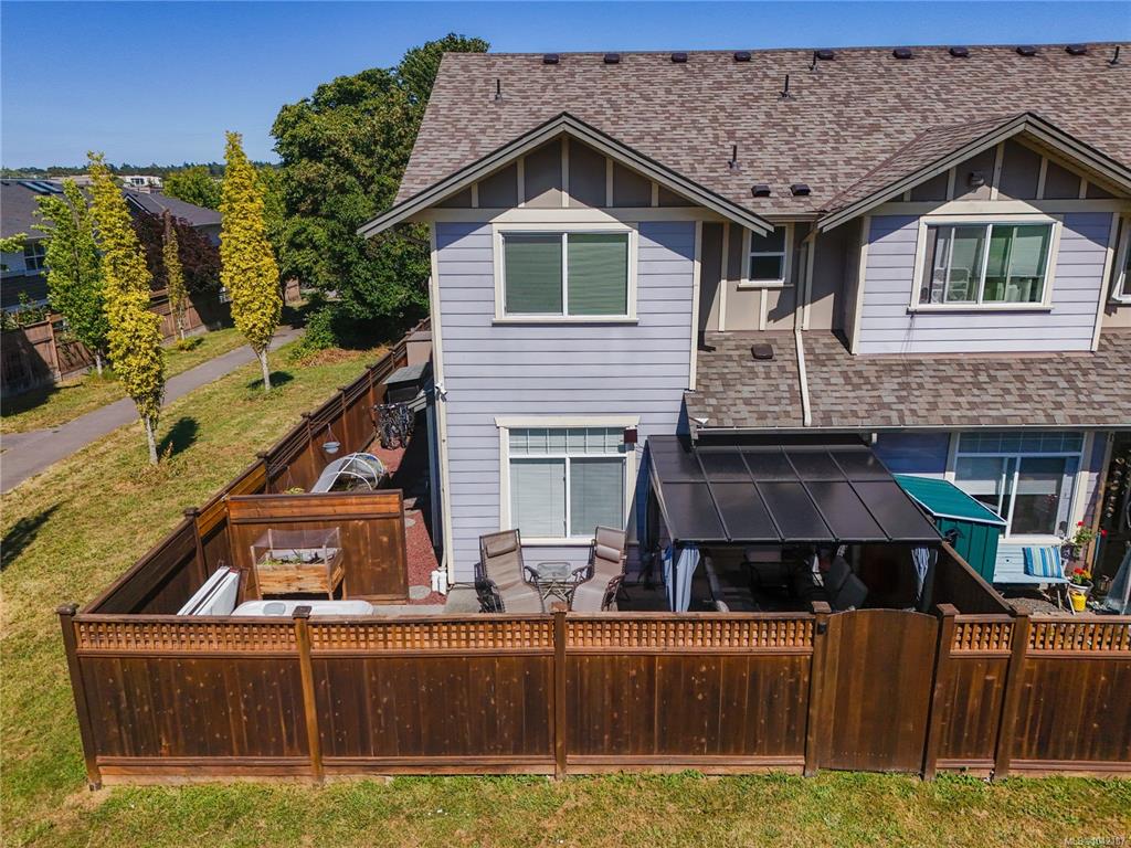 Third View of 3338 Whittier Ave, Saanich, BC, V8Z 3P9