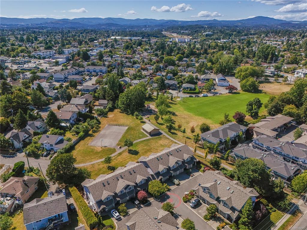 Fourth View of 3338 Whittier Ave, Saanich, BC, V8Z 3P9