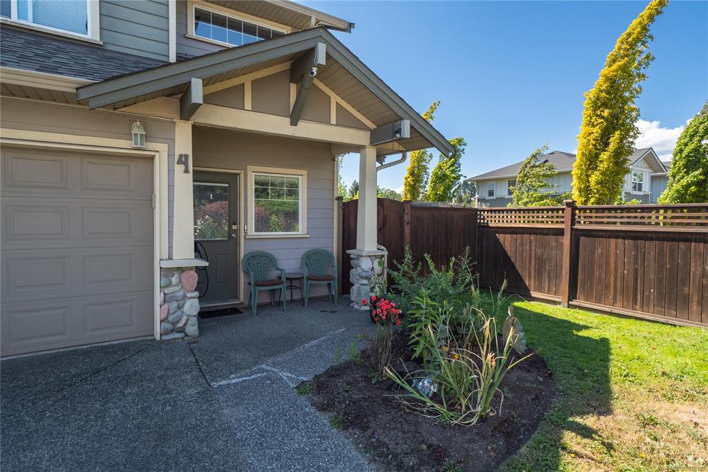 Fifth View of 3338 Whittier Ave, Saanich, BC, V8Z 3P9