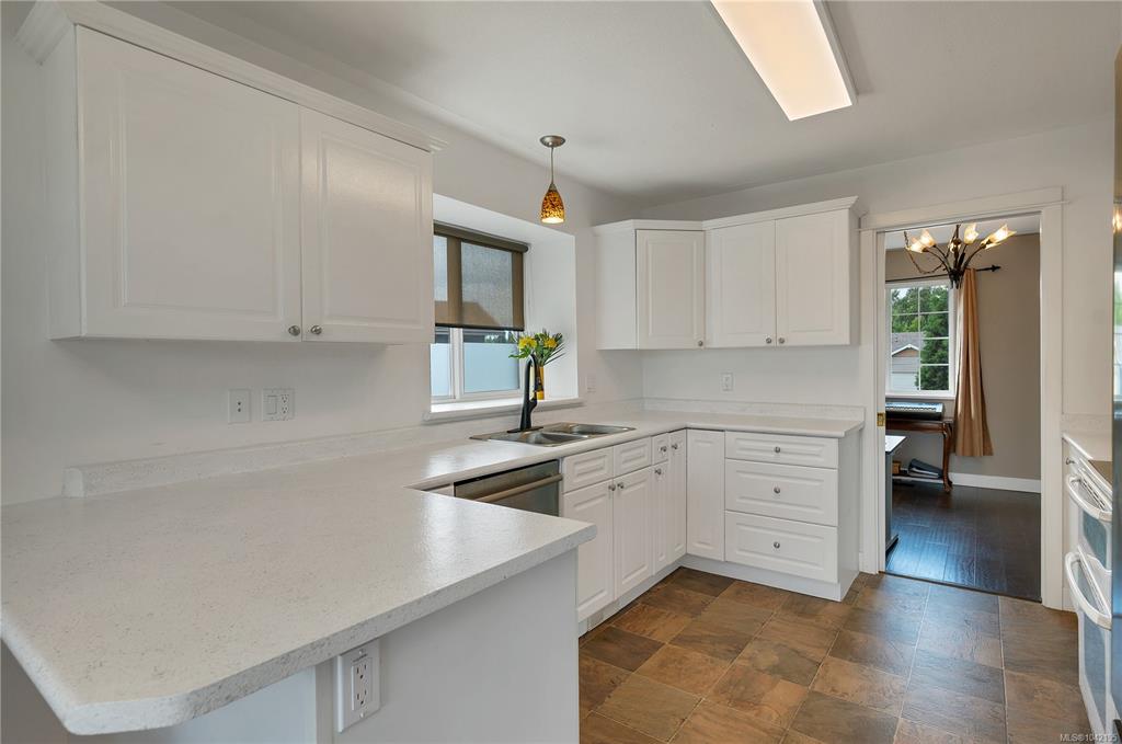 Fifth View of 688 Hudson Rd, Campbell River, BC, V9H 1R9
