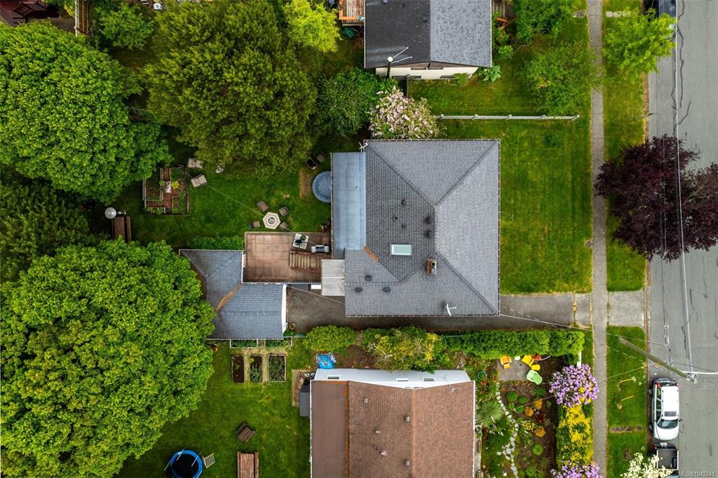 Third View of 1914 Leighton Rd, Victoria, BC, V8R 1N4