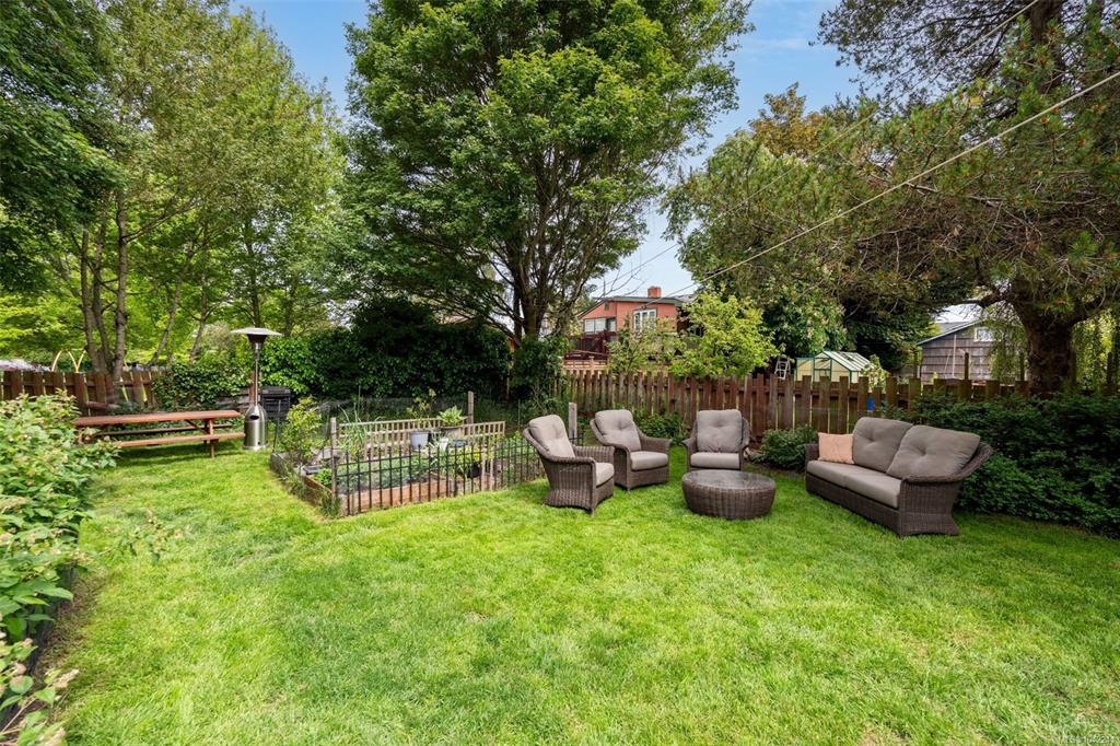 Fourth View of 1914 Leighton Rd, Victoria, BC, V8R 1N4