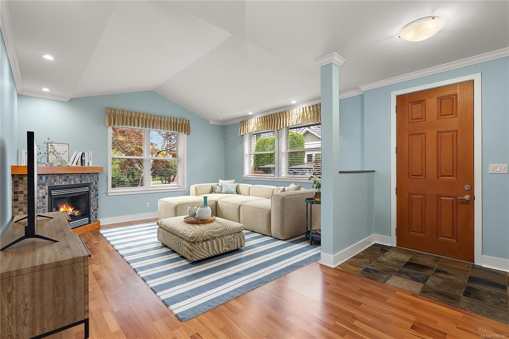 Third View of 10520 Mcdonald Park Rd, North Saanich, BC, V8L 3J1