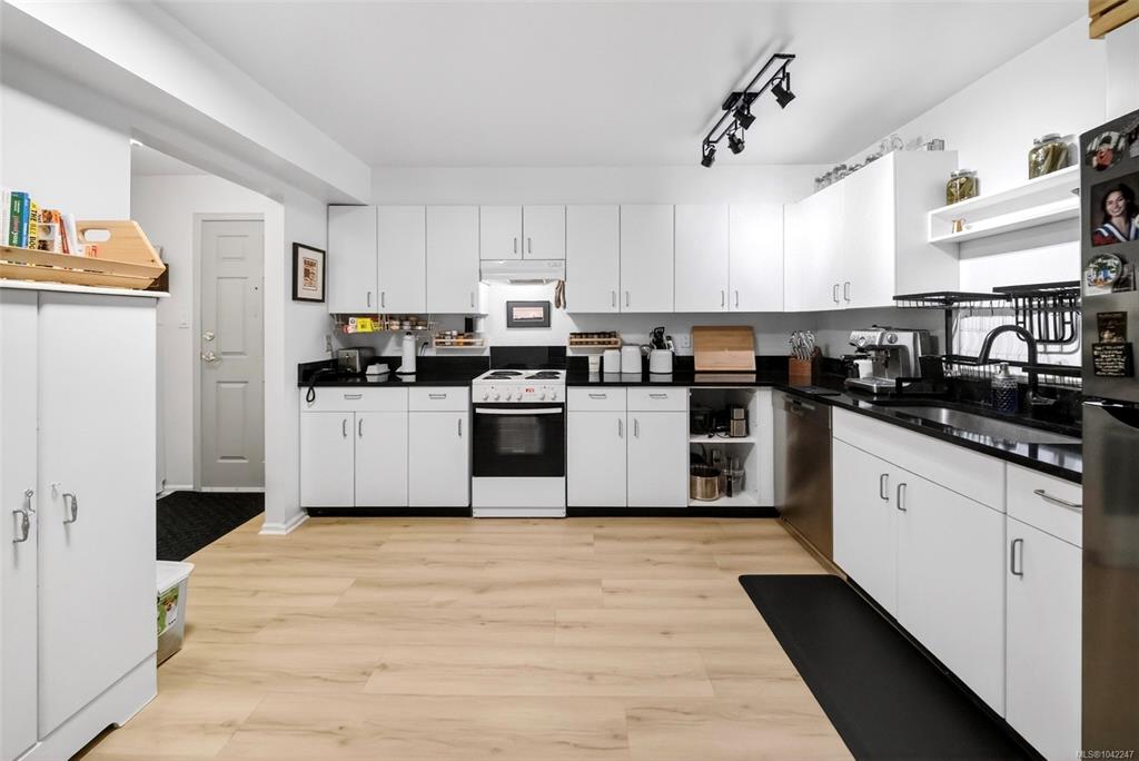Fourth View of 3225 Alder St, The Alders, Saanich, BC, V8X 1P3