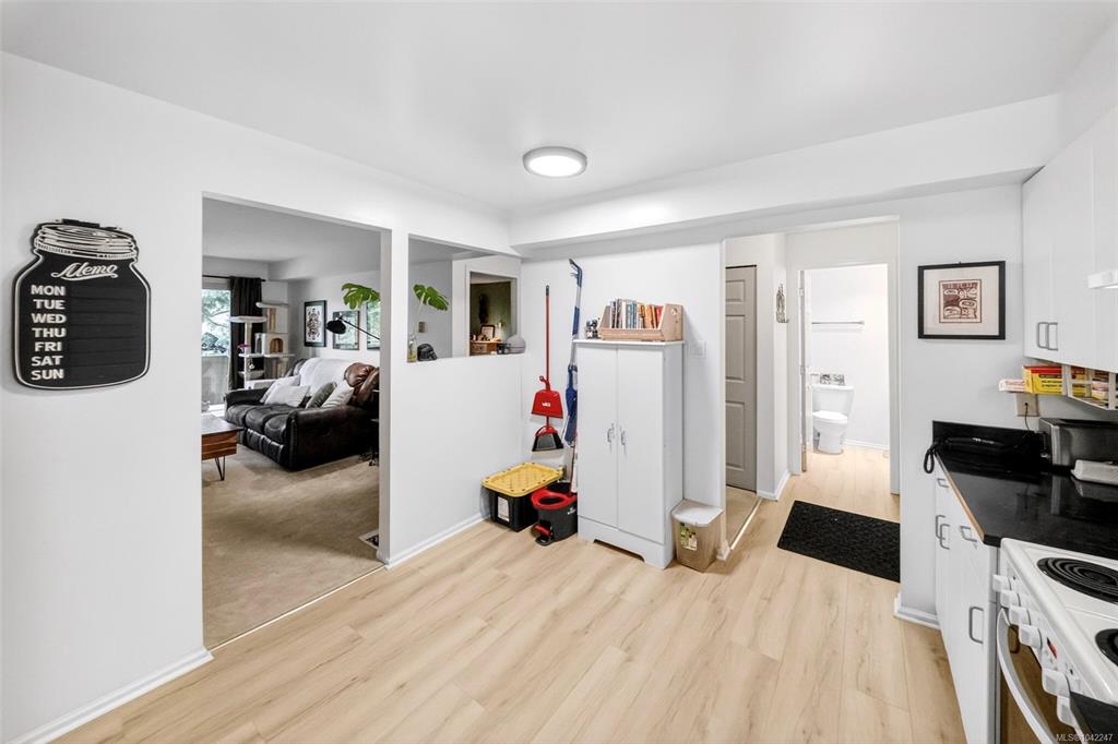 Fifth View of 3225 Alder St, The Alders, Saanich, BC, V8X 1P3