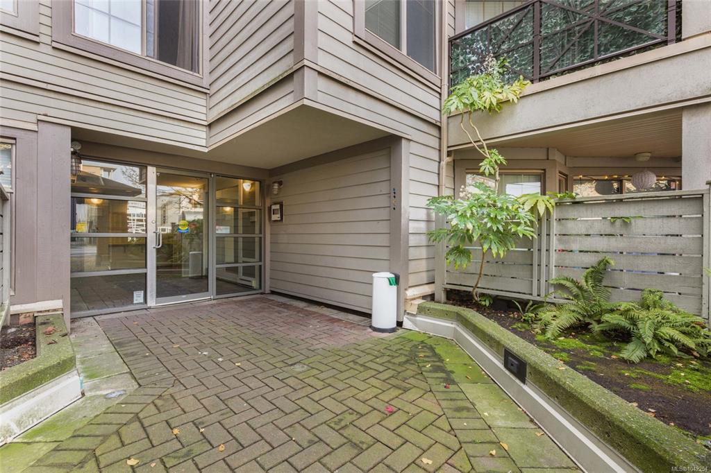 Third View of 935 Johnson St, Brookman Place, Victoria, BC, V8V 3N5