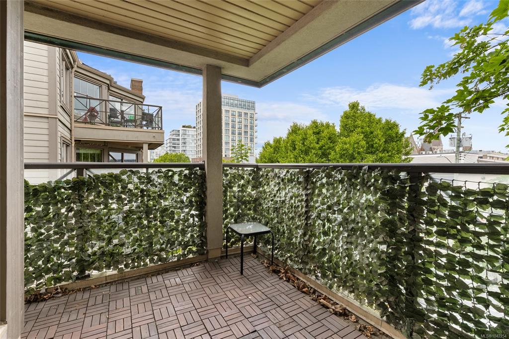 Fourth View of 935 Johnson St, Brookman Place, Victoria, BC, V8V 3N5