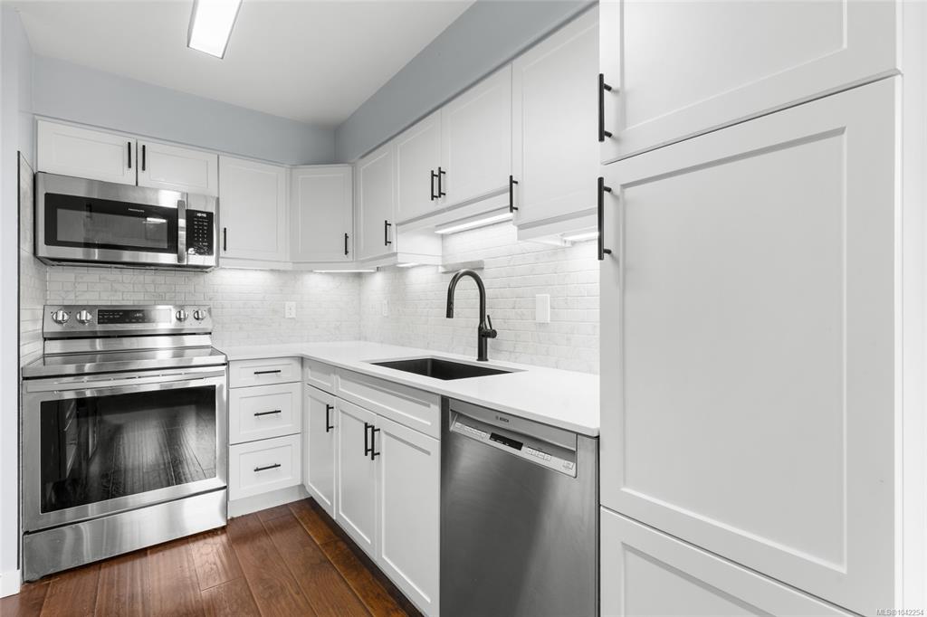 Fifth View of 935 Johnson St, Brookman Place, Victoria, BC, V8V 3N5