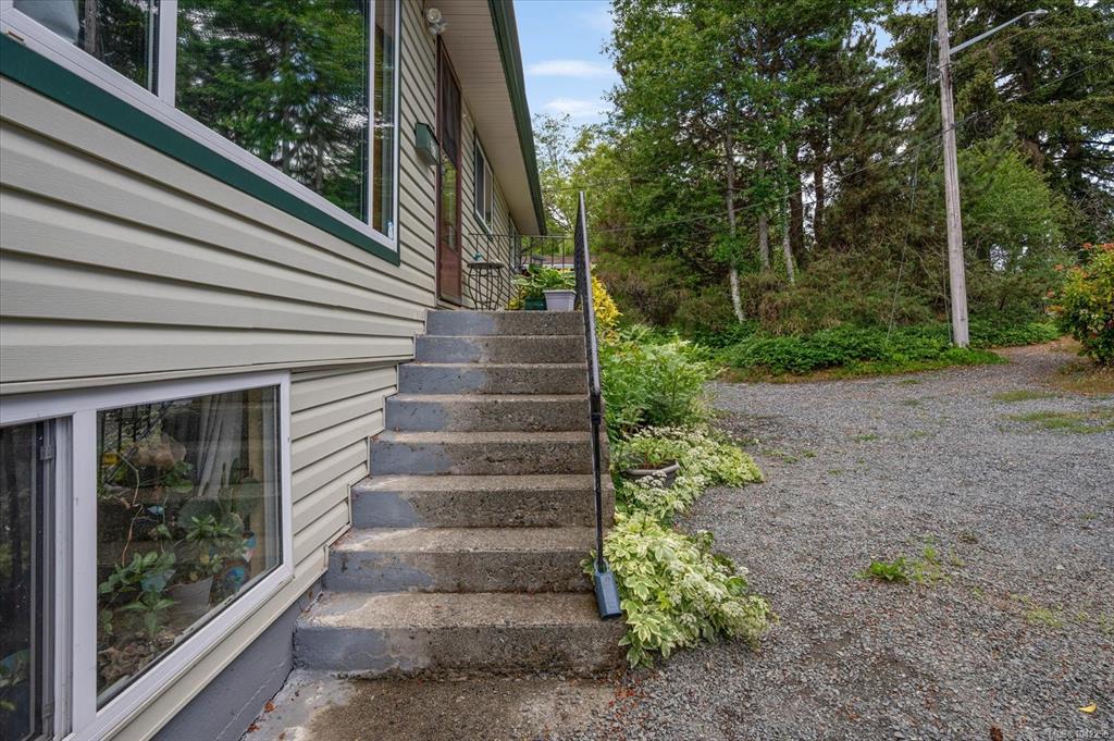 Third View of 671 Beaconsfield Rd, Nanaimo, BC, V9R 1X1
