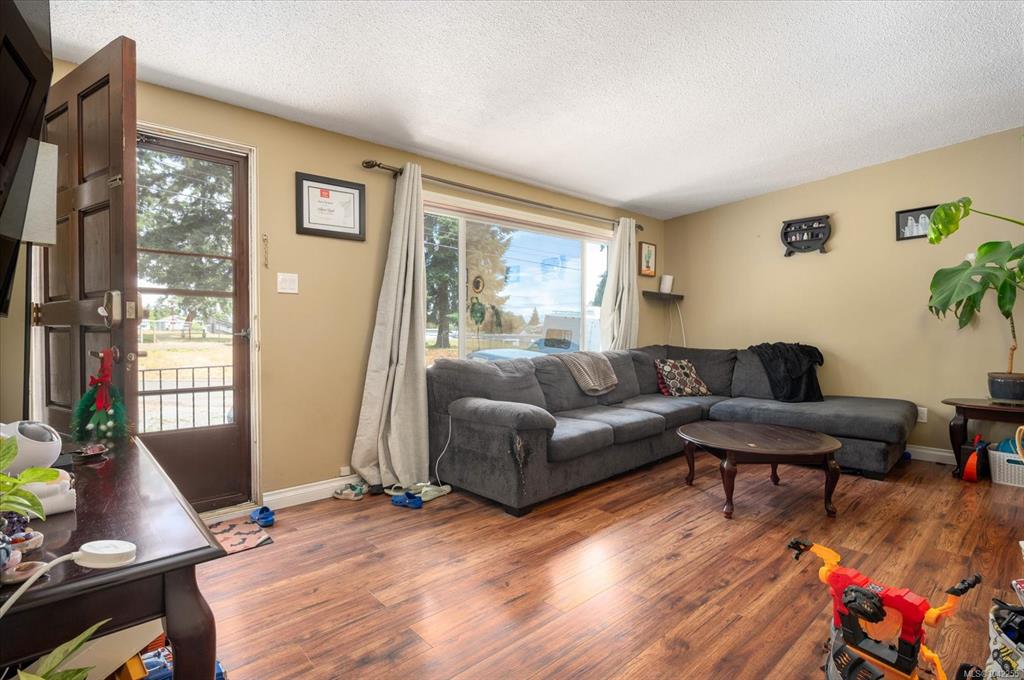 Fifth View of 671 Beaconsfield Rd, Nanaimo, BC, V9R 1X1