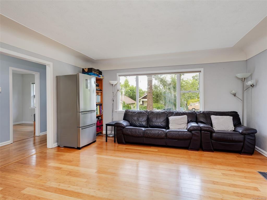 Third View of 915 Inskip St, Esquimalt, BC, V9A 4J6