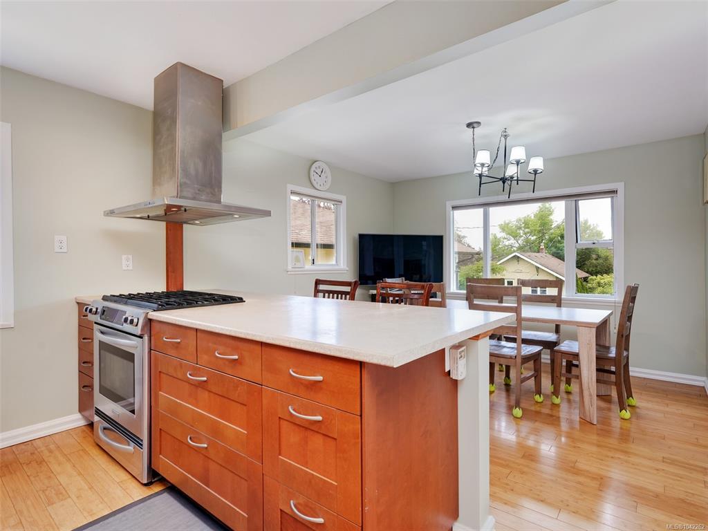 Fourth View of 915 Inskip St, Esquimalt, BC, V9A 4J6