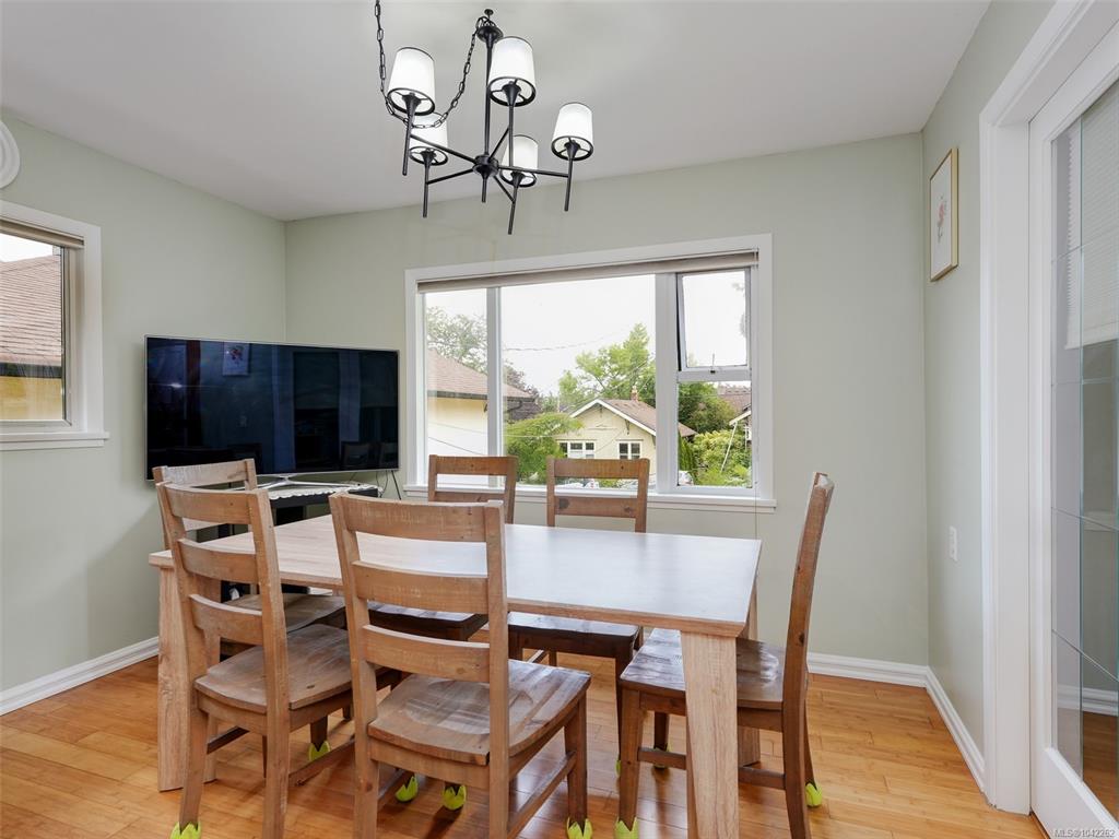 Fifth View of 915 Inskip St, Esquimalt, BC, V9A 4J6