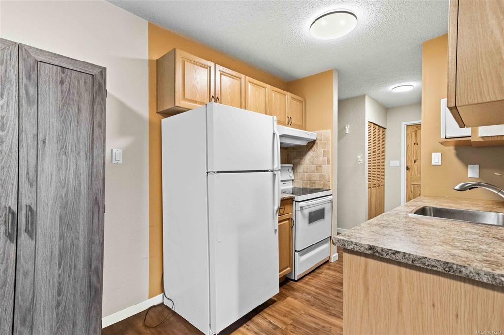 Fourth View of 830 Esquimalt Rd, Esquimalt, BC, V9A 3M4