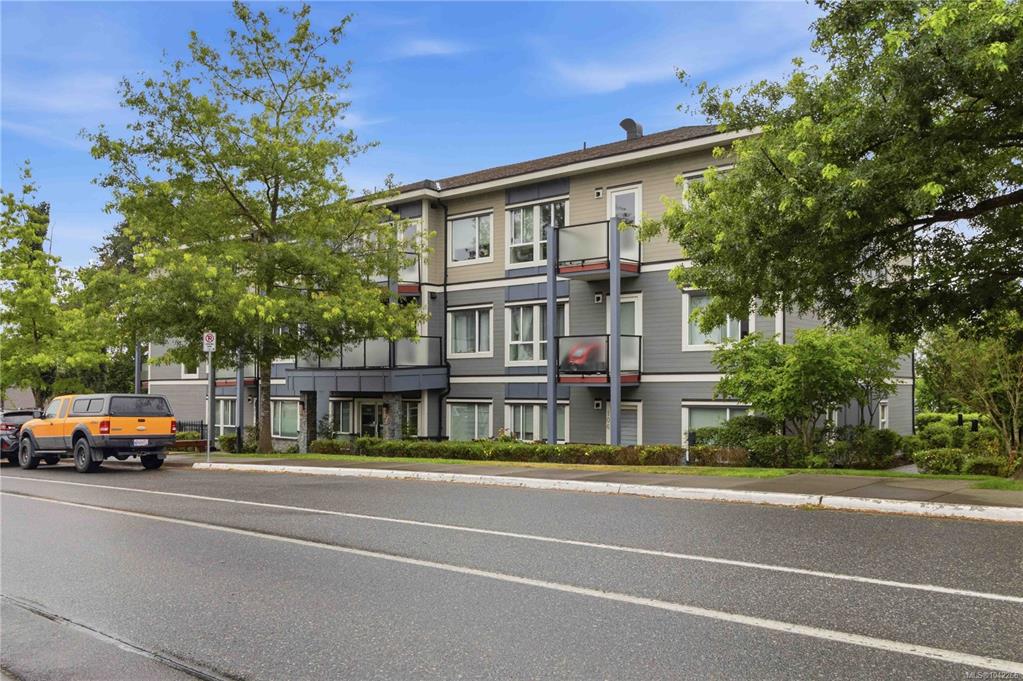 Fourth View of 4050 Douglas St, Christmas Hill Green, Saanich, BC, V8X 0A5