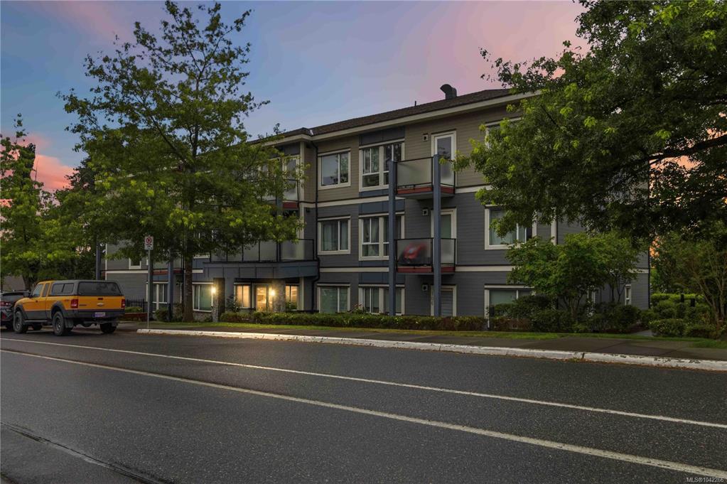 Fifth View of 4050 Douglas St, Christmas Hill Green, Saanich, BC, V8X 0A5