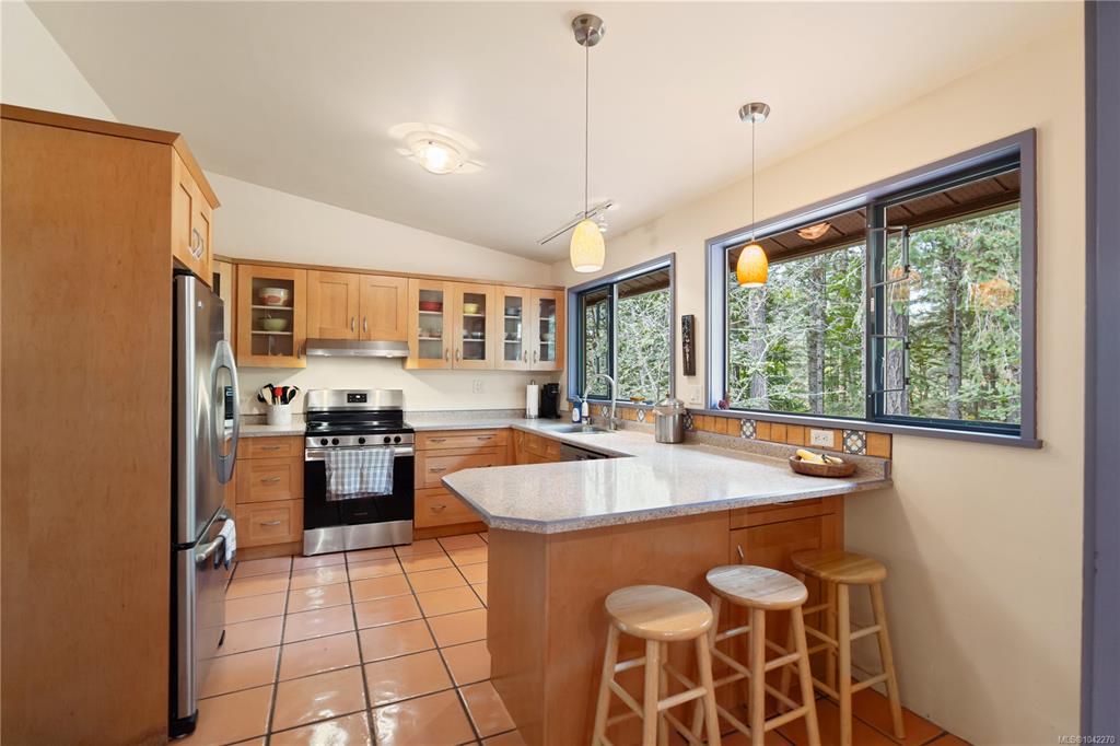 Fifth View of 100 Viaduct Ave W, Saanich, BC, V9E 1J3