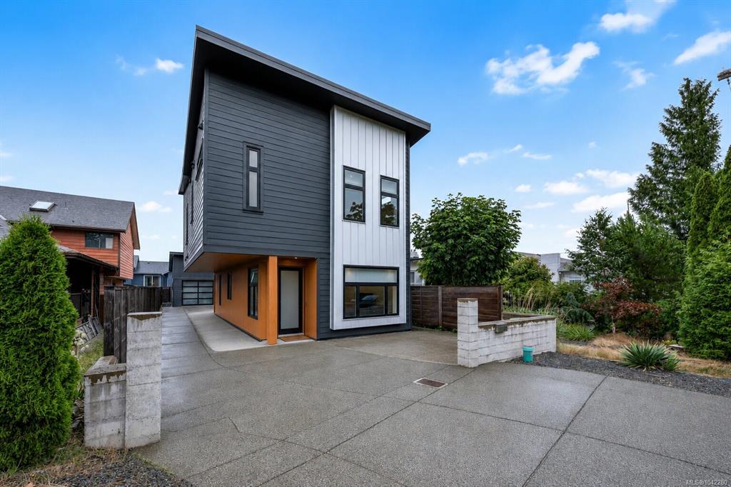 Second View of 3341 Skinner Rd, Duncan, BC, V9L 4V4