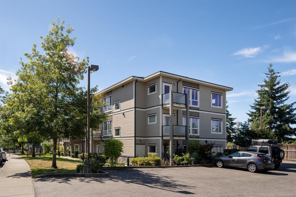 4052 Douglas St, 1042283, BC,