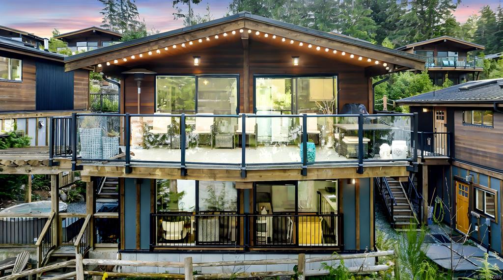 6596 Baird Rd, 1042285, BC,
