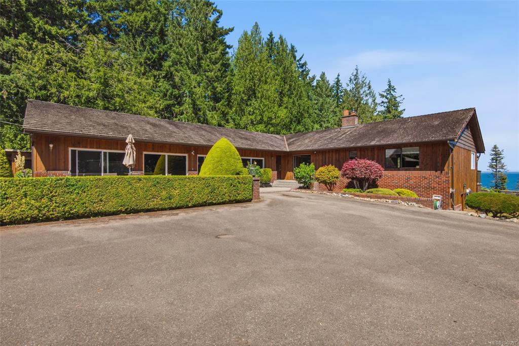 Second View of 5071 Island Hwy W, Qualicum Beach, BC, V9K 1Z9