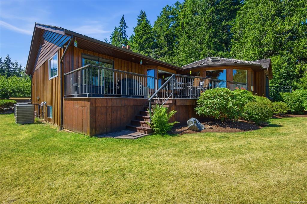 Third View of 5071 Island Hwy W, Qualicum Beach, BC, V9K 1Z9
