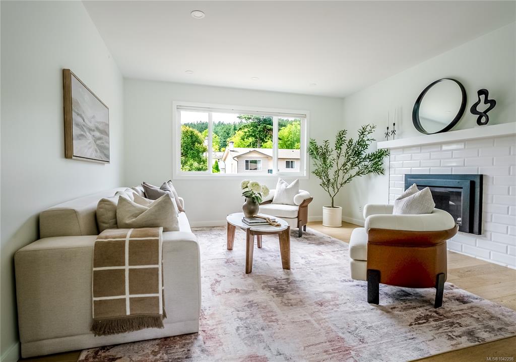 Third View of 4377 Fieldmont Pl, Saanich, BC, V8N 4Z4