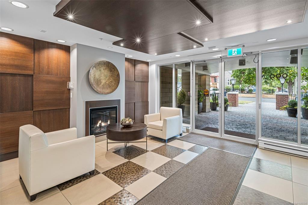 Fourth View of 999 Burdett Ave, The Chelsea, Victoria, BC, V8V 3G7