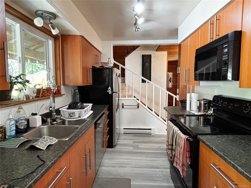Third View of 648 Nimpkish Dr, Gold River, BC, V0P 1G0