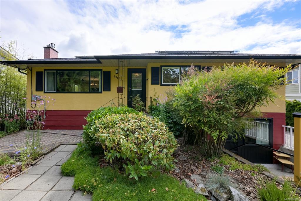 Main View of 3967 Rainbow St, Saanich, BC, V8X 2A5