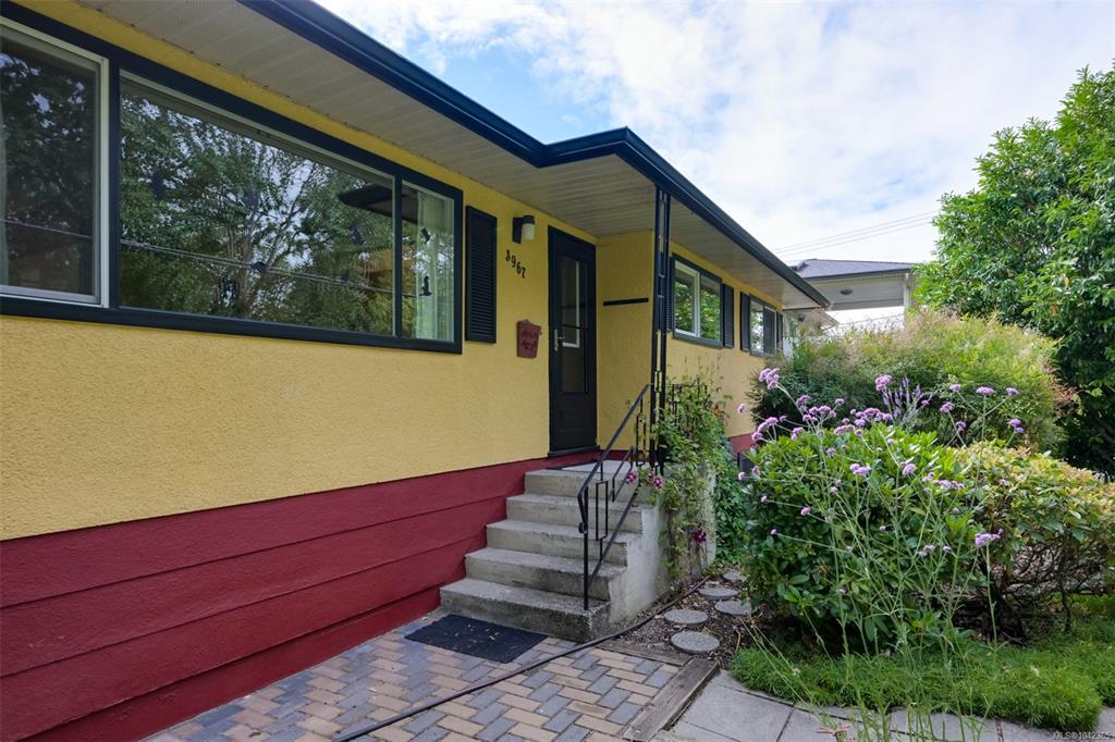 Fourth View of 3967 Rainbow St, Saanich, BC, V8X 2A5