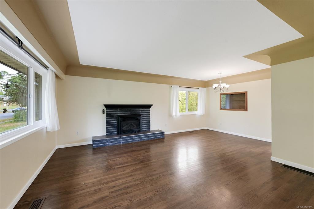 Fifth View of 3967 Rainbow St, Saanich, BC, V8X 2A5