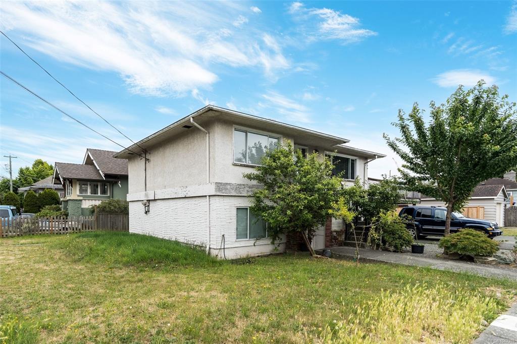 Fifth View of 2343 Shelbourne St, Victoria, BC, V8R 6P4