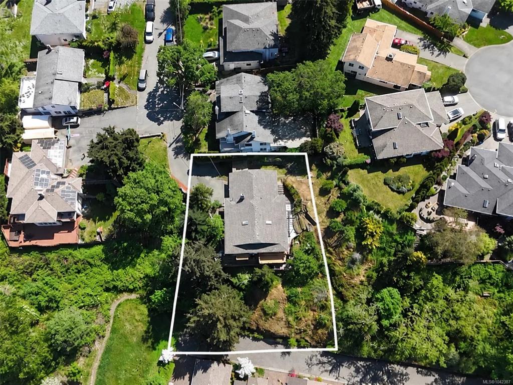 Second View of 1071 Hyacinth Ave, Saanich, BC, V8Z 2S7