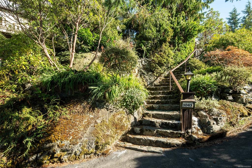 Third View of 1043 1045 Belmont Ave, Victoria, BC, V8S 3T4