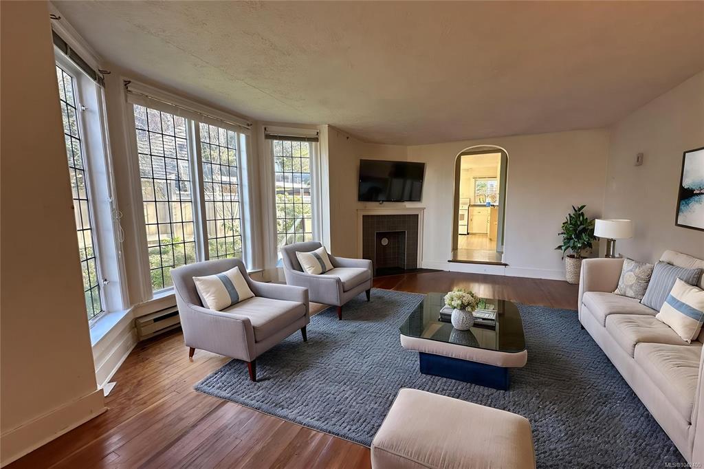 Fifth View of 1043 1045 Belmont Ave, Victoria, BC, V8S 3T4
