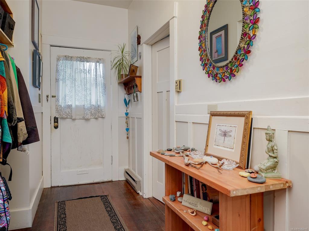 Third View of 1561 1563 Gladstone Ave, Victoria, BC, V8R 1S4
