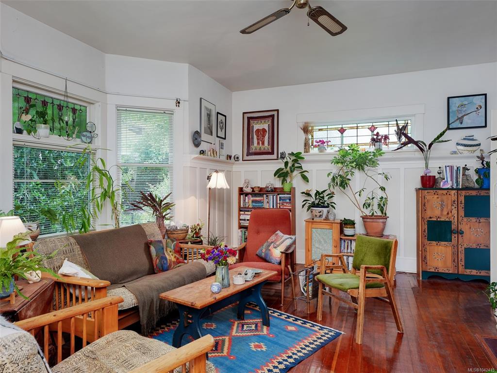 Fourth View of 1561 1563 Gladstone Ave, Victoria, BC, V8R 1S4