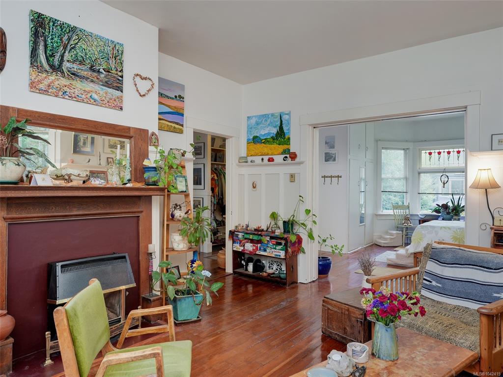 Fifth View of 1561 1563 Gladstone Ave, Victoria, BC, V8R 1S4