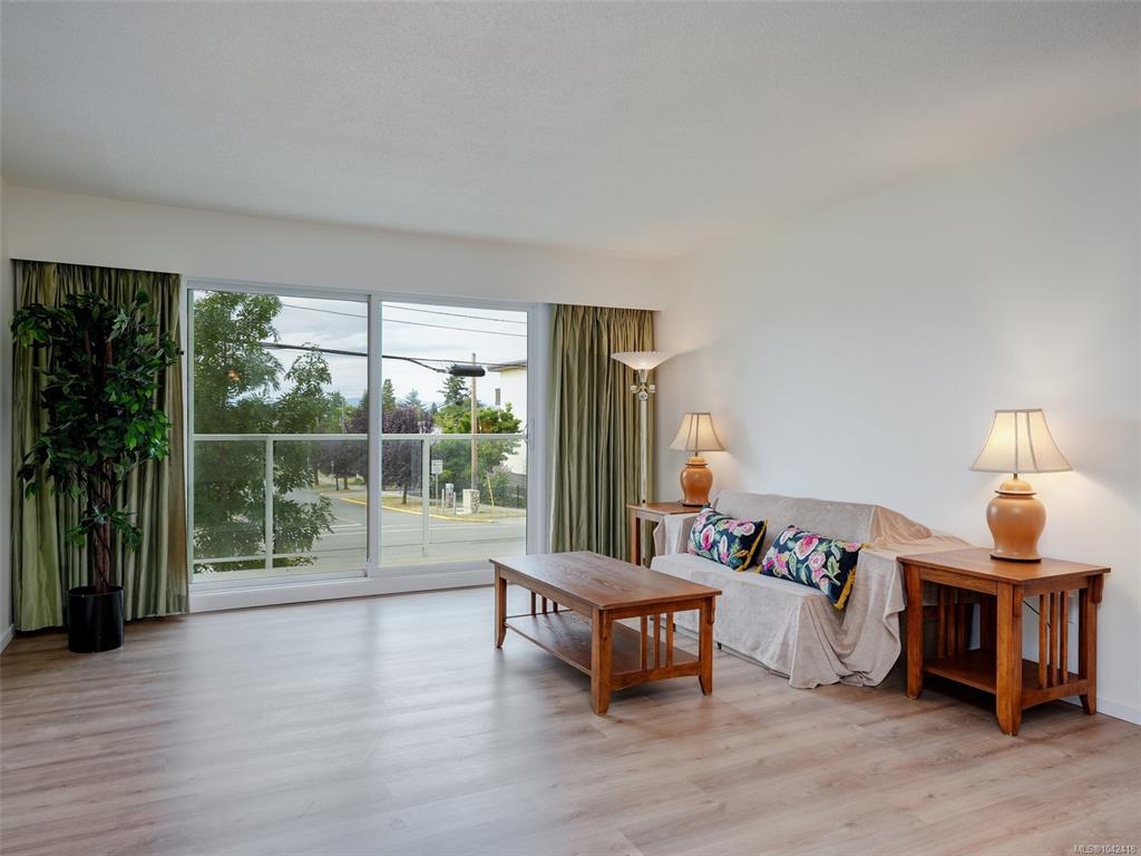 Third View of 1124 Esquimalt Rd, Esquimalt, BC, V9A 3N4