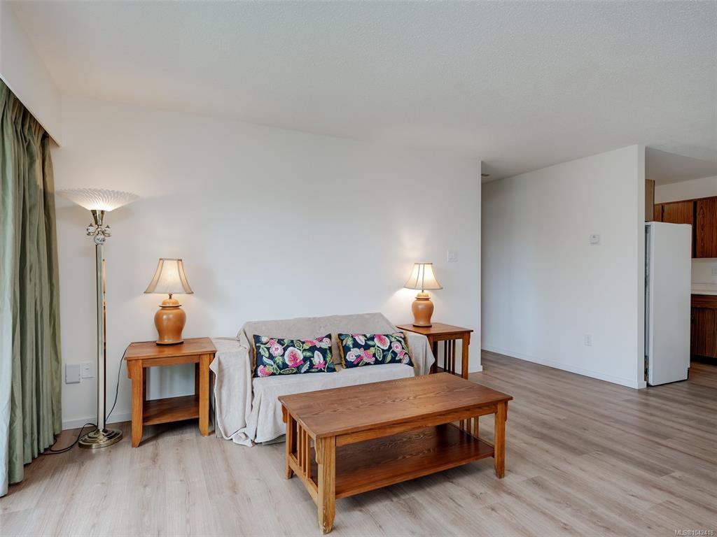 Fifth View of 1124 Esquimalt Rd, Esquimalt, BC, V9A 3N4